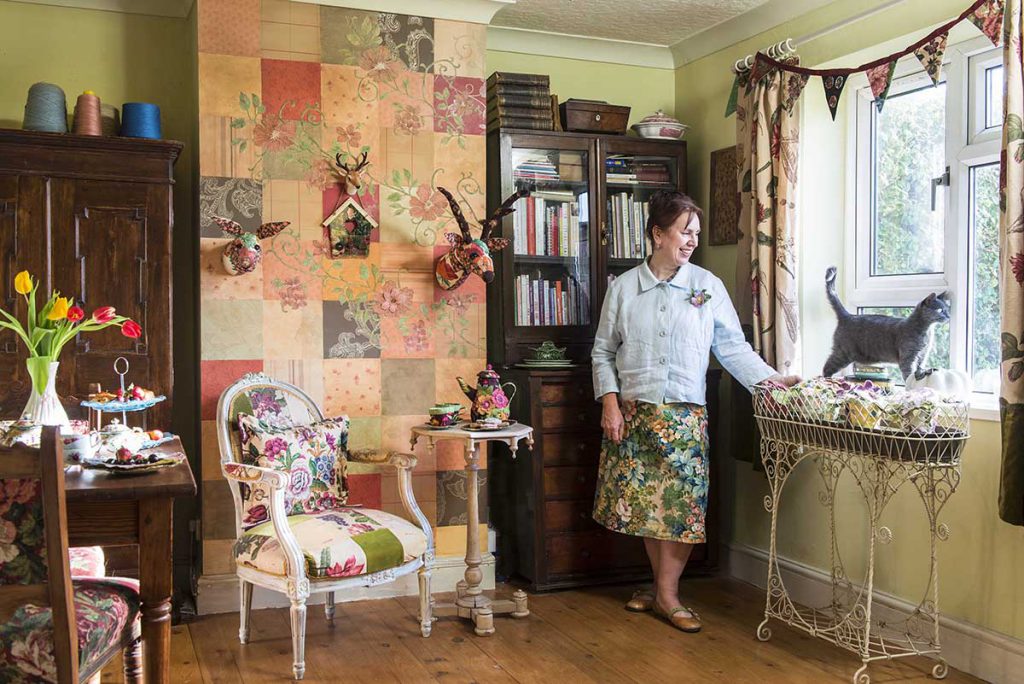 Corinne Young and her cat Luna. Photo by Colin Poole for HomeStyle Magazine (June 2016).